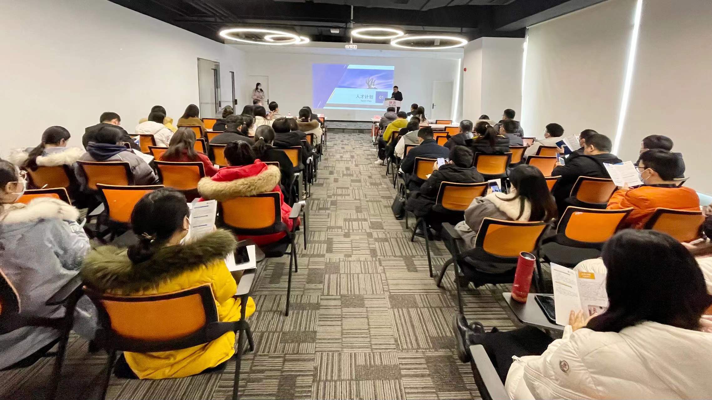 【中心动态】2022企业家大讲堂（第1期）及中心入驻企业新春茶话会顺利举办(图1)
